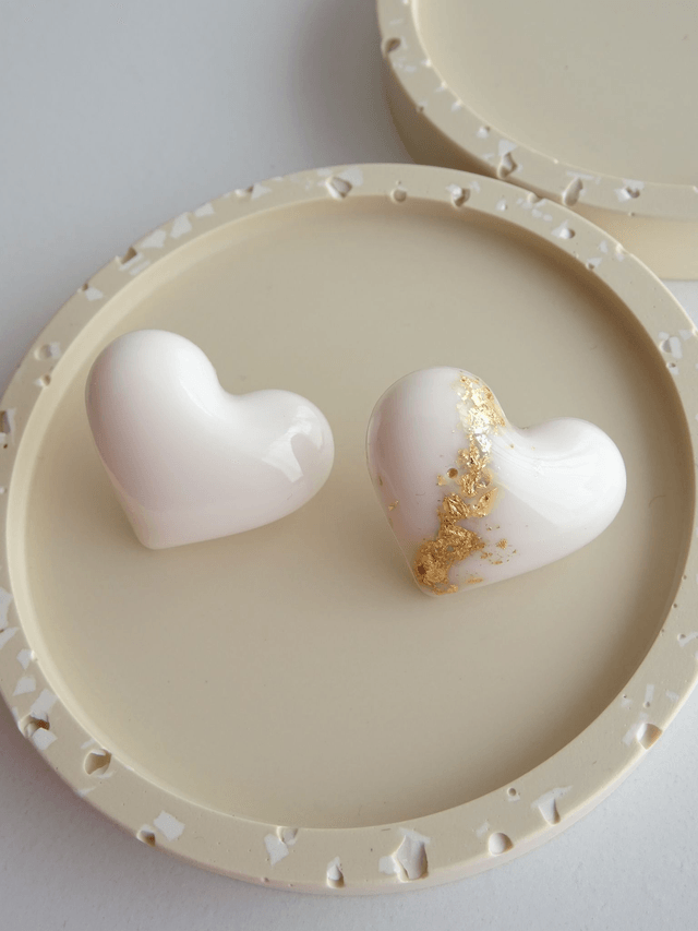 Coeur : Blanc à feuilles dorées
