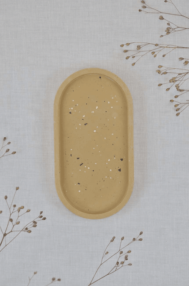 Plateau ovale : Beige terrazzo noir et blanc